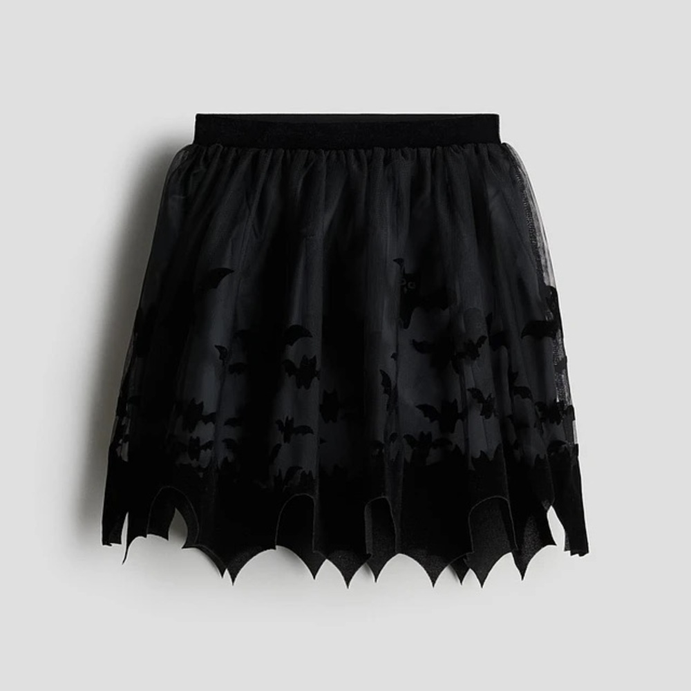 2 Halloween H&M skirts for little girl 5-7 years old 
20$ for 2 skirts